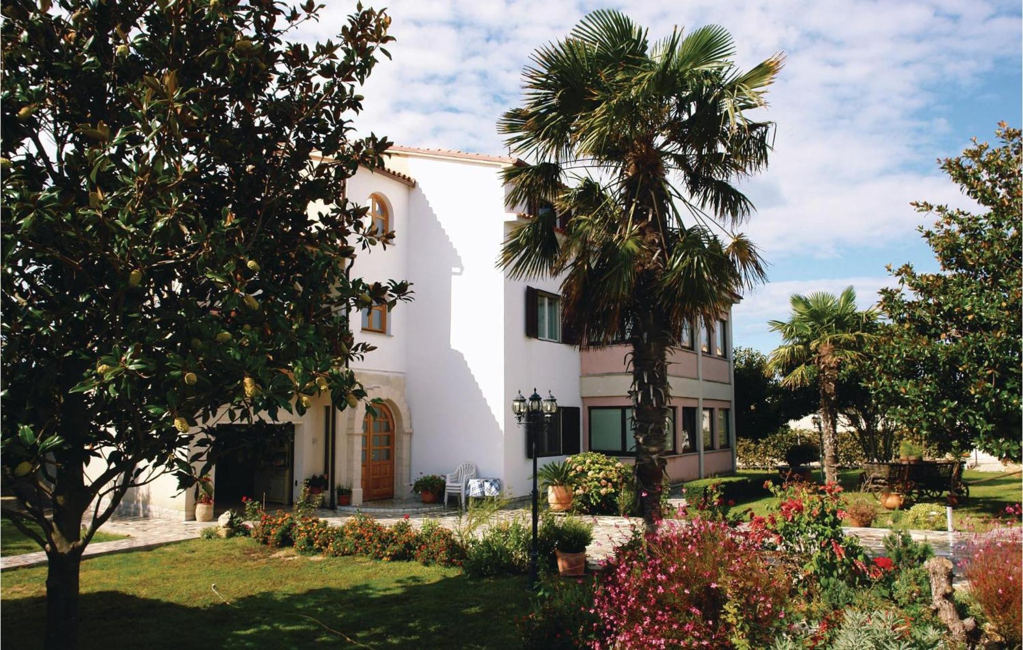 Beautiful Apartment In Pula With Kitchen Exterior foto